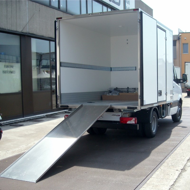 Kühlkoffer auf Lieferwagen